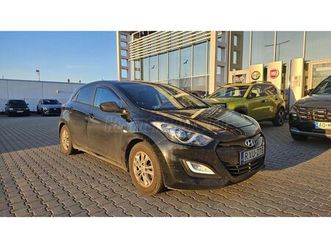 hyundai i30 1.4i business vezetett sz.könyv. szép állapotban!