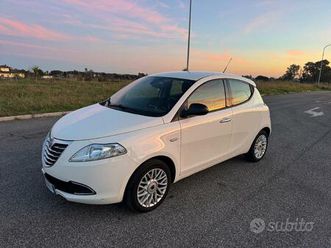 lancia ypsilon 1.3 mjt 16v 95 cv 5 porte s&s s mom