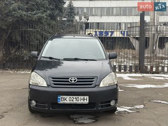 toyota avensis verso 2002