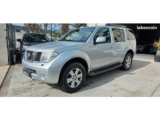 nissan pathfinder. 2.5 sport 174 ch 7 places