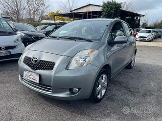 toyota yaris 1.3 5 porte sol automatico