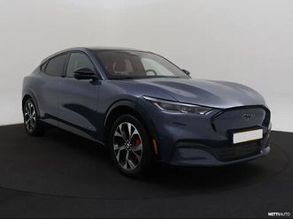 75kwh 269hv awd 5-ovinen