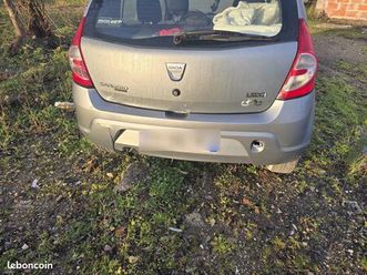 dacia sandero – accidentée – réparable ou pour pièces