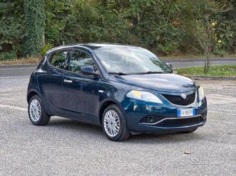 lancia ypsilon 1.2 69 cv 5 porte gpl ecochic plati