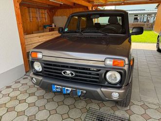 lada niva legend (black-edition)