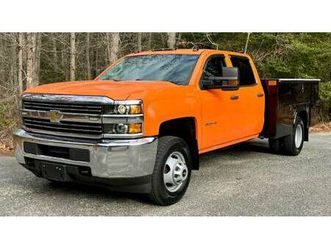 **2017 chevy silverado 3500 hd crew cab 4x4 9’ utility**