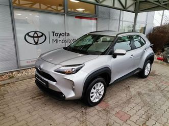 1.5 hybrid comfort tech e-cvt mo-i. 2 év toyota minősített használtautó garanciával. új 0 km-s gumikkal. áfá-s