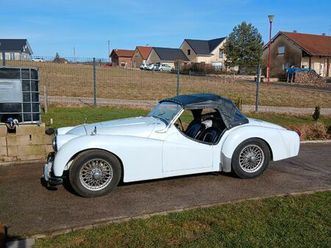 voiture vends voiture de collection triumph tr3 la calandre petites bouches en bon état de 1957 75000 km roule toute distance par beau temps