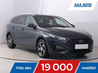 hyundai i30 1.5 dpi,1.maj, serv.kniha
