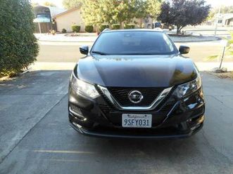 2021nissan rogue sport. suv