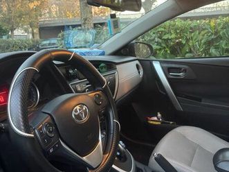 toyota auris hybride break sport