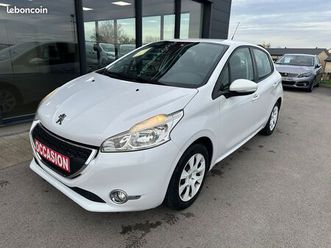 peugeot 208 1.4 hdi 68cv active 5p - clim / regulateaur / attelage -