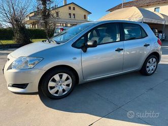 toyota auris 5p 1.4 sol unico-pr 96.000 km