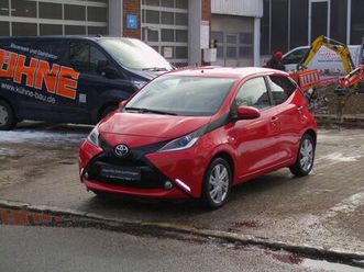 toyota aygo x-play touch