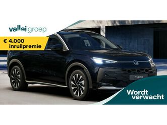 volkswagen t-roc life first edition 1.5 etsi 85 kw / 116 pk suv 7 v | trekhaak| stoelverwarming | stuurwielverwarming|