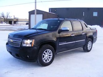 2012 chevrolet avalanche ltz--clean bc unit---warranty--