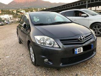 toyota auris 2011