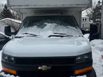 2020 chevy express 3500 with 20 foot cab over box