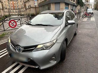 toyota auris- ii hybride 136h business