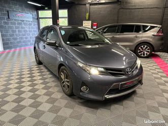 toyota auris hybride 136h design / entretien toyota /