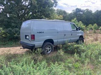2005 ford e-350 v10 quigley. 4x4 van