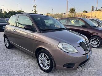 lancia ypsilon 1.3 mjt 75 cv platino