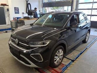 t-cross 1.5 tsi dsg style ahk acc pdc shz matrix