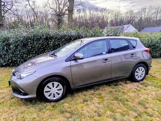 toyota auris 1,33 ( 2016) salon polska cybinka • olx.pl
