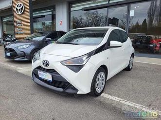 toyota aygo 1.0 72 cv x-play m-mt