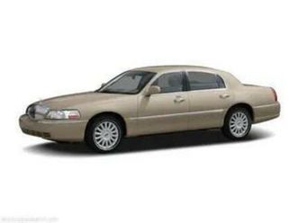 used 2005 lincoln town car signature