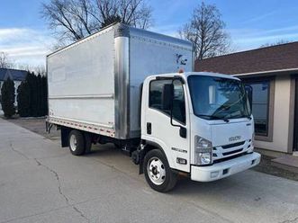 2020 isuzu npr hd box truck - auto w/2500lb rear lift - 42,080 miles -
