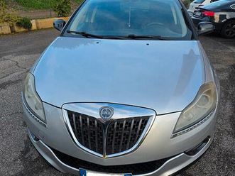 lancia delta versione platino