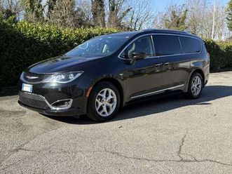pacifica 3.6 v6 limited at9