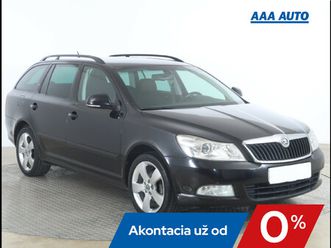 skoda octavia combi 1.6 tdi, elegance, klíma, tempomat