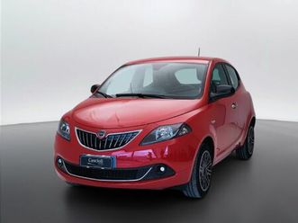 lancia ypsilon 1.0 firefly 5 porte s&s hybrid gold plus del 2023 usata a mosciano sant'angelo
