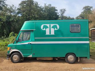 camion chevaux (bétaillère) mercedes