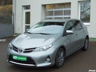 toyota auris 1.6 active comfort szervízkönyv-te...