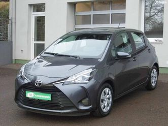 toyota yaris 1.0 vvt-i live szervízkönyv-klíma-...