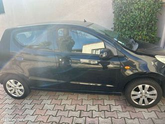 nissan pixo noir en bon état