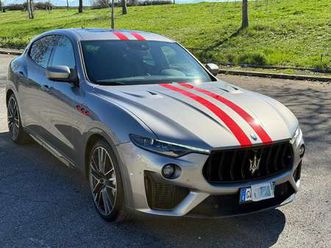 levante 3.8 v8 trofeo 580cv auto