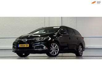 toyota-auris-touring-sports-18-hybrid-executive-achterruitrijcamera-stoelverwarming-navi