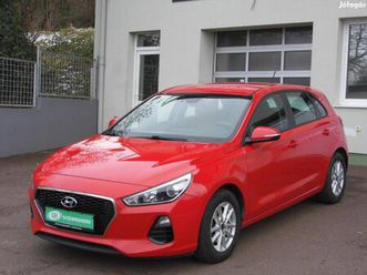 hyundai i30 1.0 t-gdi comfort szervízkönyv-temp...