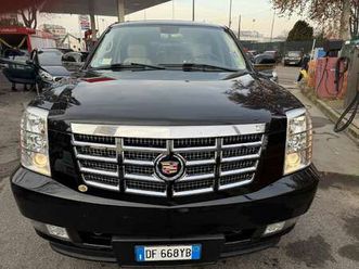 vendo cadillac escalade del 2007 con 190.000km ne può fare altri 300.000km , in ottime condizioni 97% fatti in autostrada