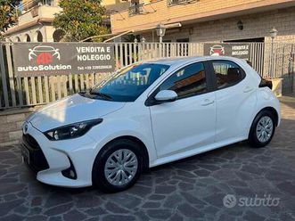 toyota yaris 1.5 hybrid 5 porte active