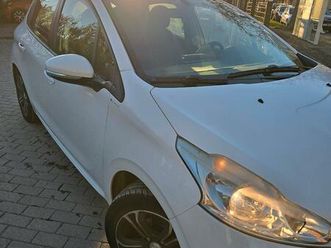 peugeot 208 1.2 benzina 82cv – 2014 – 170.000 km