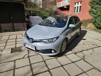 toyota auris touring sports 1.8 hsd executive skyview (automata)