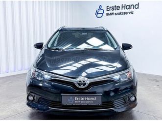 toyota auris touring sports 1.6 d-4d active szervízkönyv. tempomat. kamera