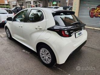 toyota yaris 1.5 hybrid 5 porte business n1