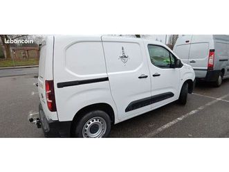 berlingo van m 650kg ■essence ■contrôle technique ok : janvier 2026■attelage remorque■camera de recul rajouté■pneus avant neuf décembre 2025■remplacement courro