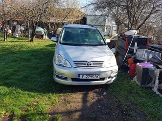 toyota avensis verso